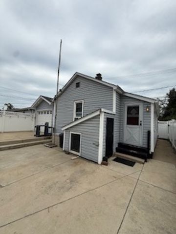 9959 S Escanaba Avenue, Chicago, IL 60617