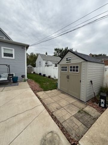 9959 S Escanaba Avenue, Chicago, IL 60617