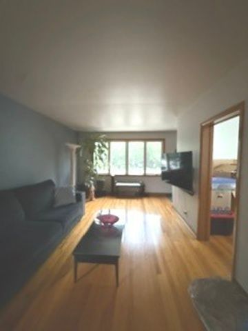 9959 S Escanaba Avenue, Chicago, IL 60617