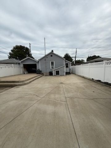 9959 S Escanaba Avenue, Chicago, IL 60617