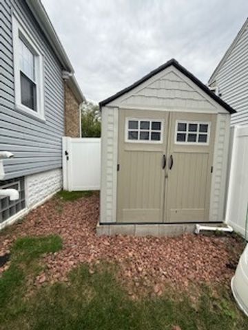 9959 S Escanaba Avenue, Chicago, IL 60617