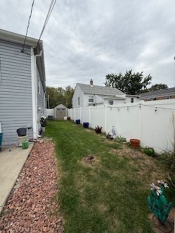 9959 S Escanaba Avenue, Chicago, IL 60617
