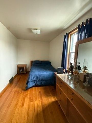9959 S Escanaba Avenue, Chicago, IL 60617