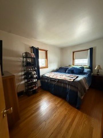 9959 S Escanaba Avenue, Chicago, IL 60617