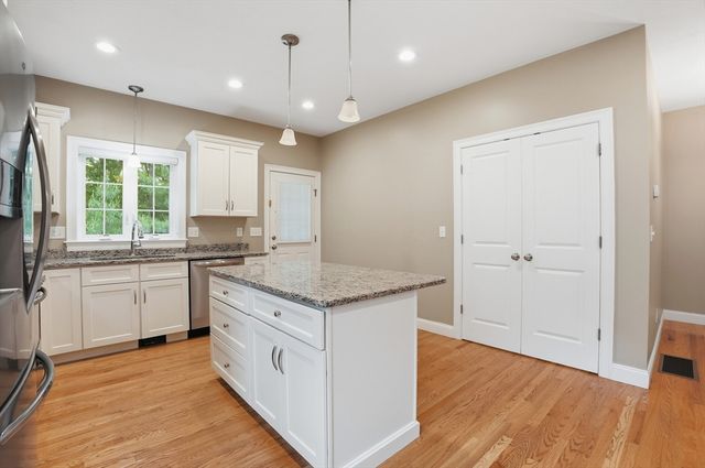 29 Rachaels Way, Brockton, MA 02301