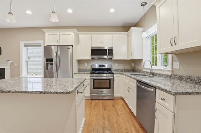 29 Rachaels Way, Brockton, MA 02301