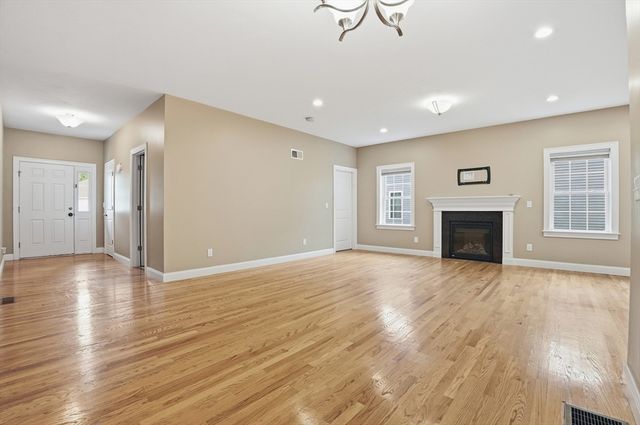 29 Rachaels Way, Brockton, MA 02301