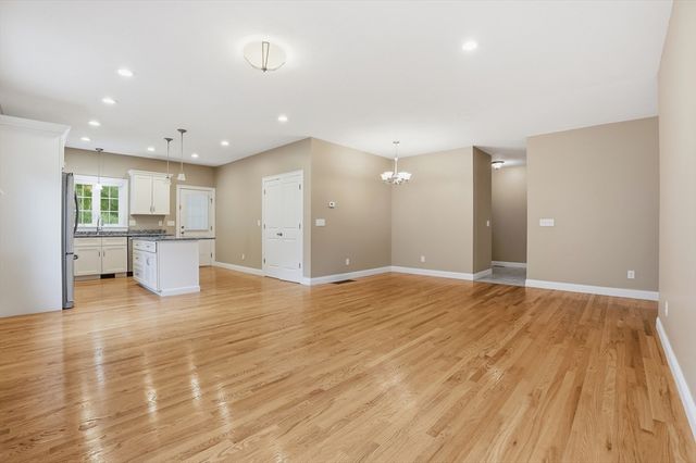 29 Rachaels Way, Brockton, MA 02301