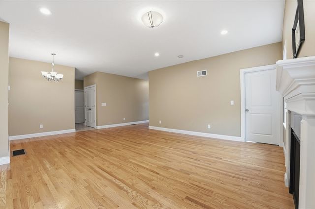 29 Rachaels Way, Brockton, MA 02301