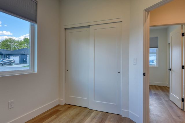 17803 E 3rd Ln, Spokane Valley, WA 99016