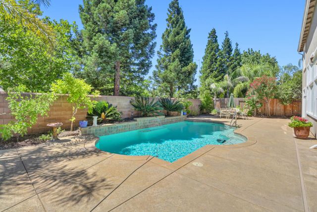 1820 Casterbridge Dr, Roseville, CA 95747