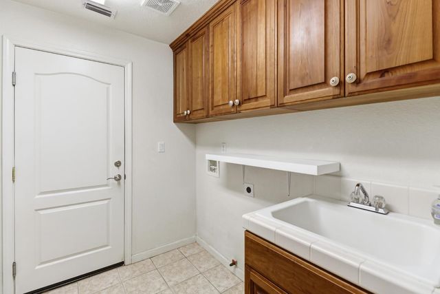 1820 Casterbridge Dr, Roseville, CA 95747