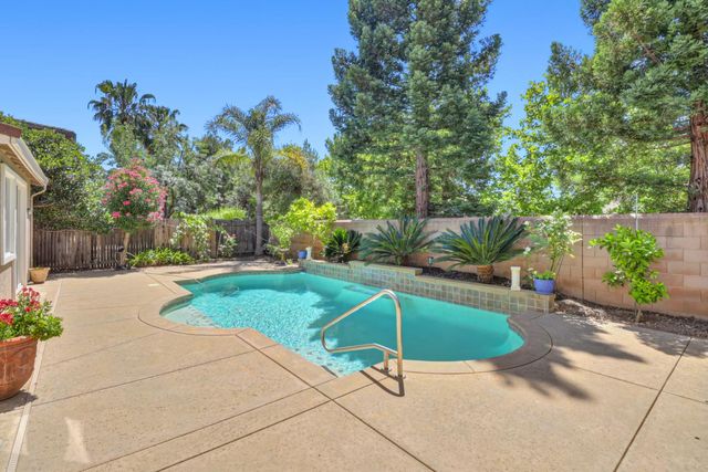 1820 Casterbridge Dr, Roseville, CA 95747