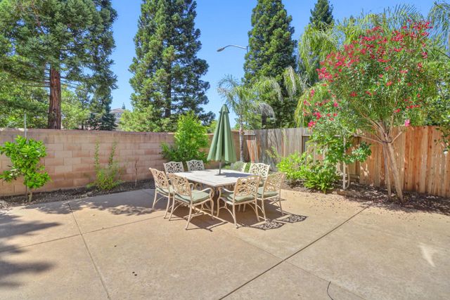 1820 Casterbridge Dr, Roseville, CA 95747