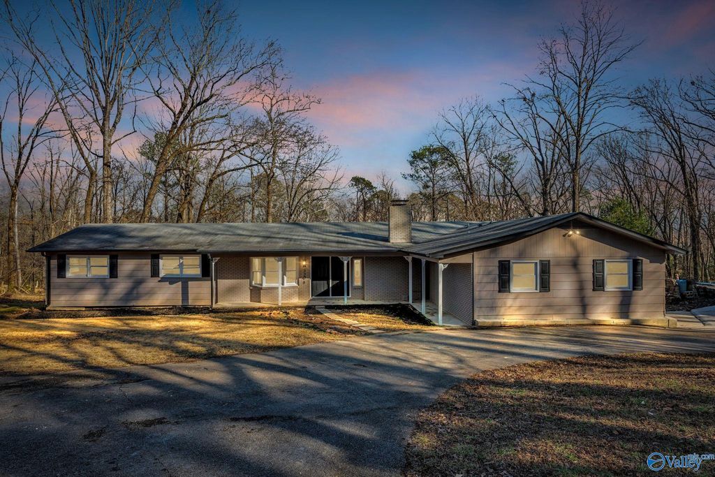 3708 Montclair Road SW, Decatur, AL 35603