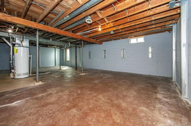 815 Fox Avenue, Evansdale, IA 50707