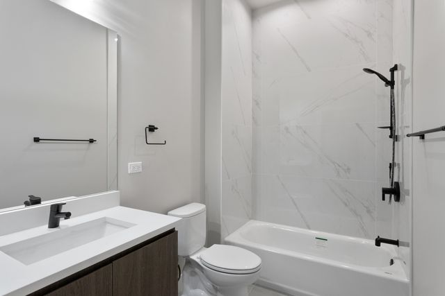 2475 W FOSTER Avenue 408, Chicago, IL 60625