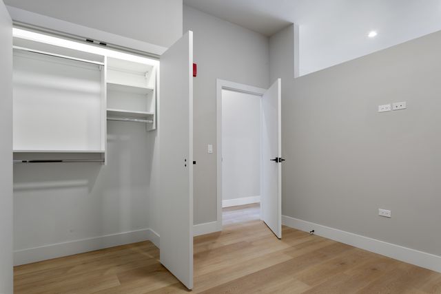 2475 W FOSTER Avenue 408, Chicago, IL 60625