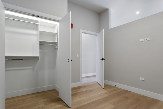2475 W FOSTER Avenue 408, Chicago, IL 60625