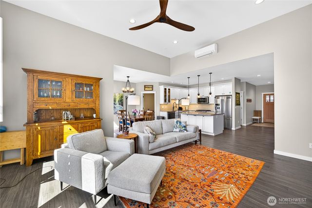1268 Curtis Wy, Freeland, WA 98249