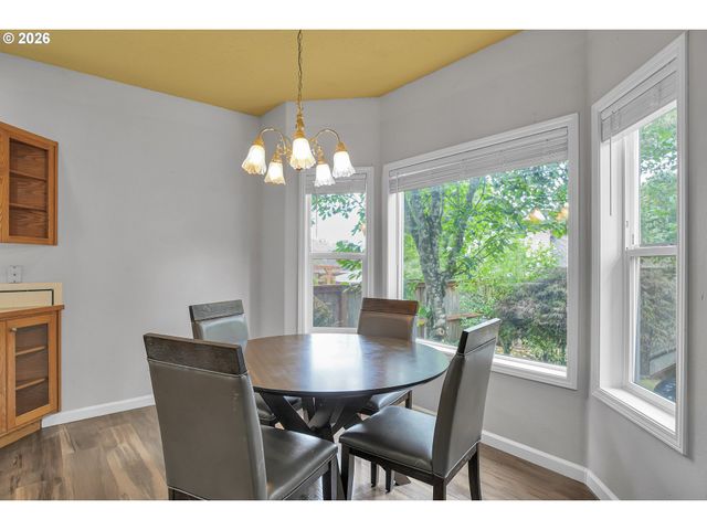 11415 Se HIGHLAND Loop, Clackamas, OR 97015
