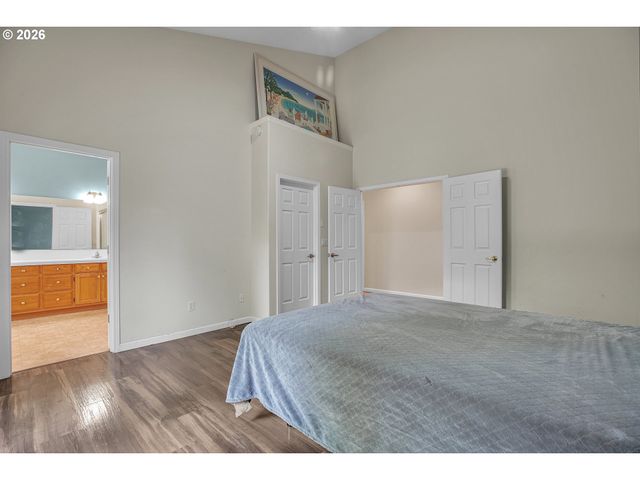 11415 Se HIGHLAND Loop, Clackamas, OR 97015
