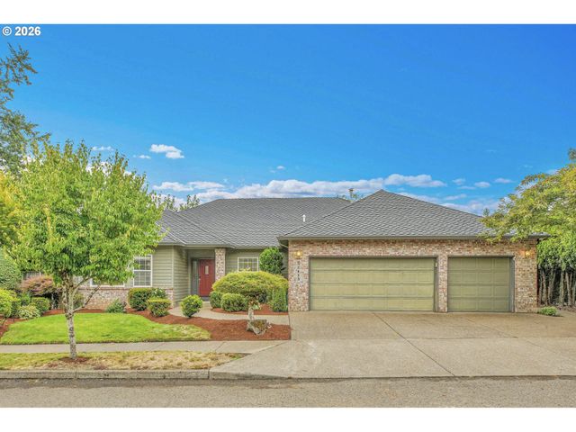 11415 Se HIGHLAND Loop, Clackamas, OR 97015