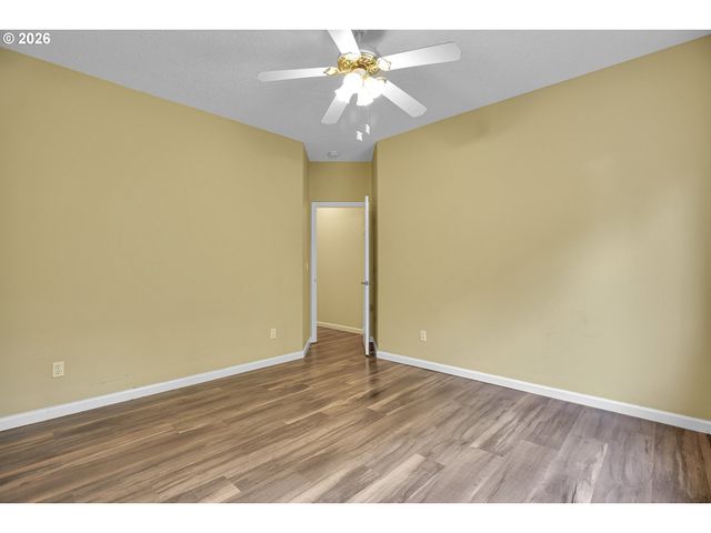 11415 Se HIGHLAND Loop, Clackamas, OR 97015
