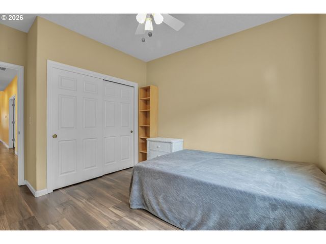 11415 Se HIGHLAND Loop, Clackamas, OR 97015