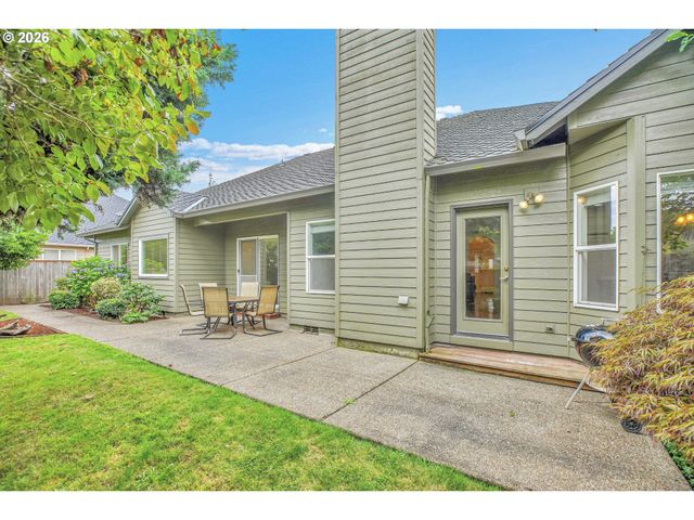 11415 Se HIGHLAND Loop, Clackamas, OR 97015
