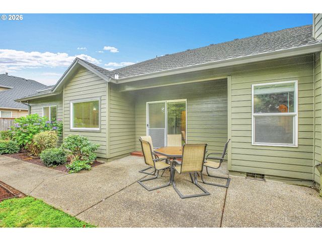 11415 Se HIGHLAND Loop, Clackamas, OR 97015