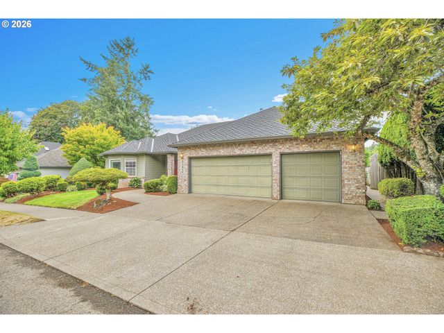 11415 Se HIGHLAND Loop, Clackamas, OR 97015