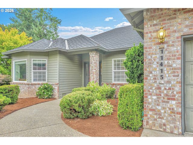 11415 Se HIGHLAND Loop, Clackamas, OR 97015