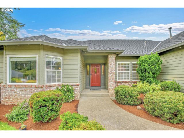11415 Se HIGHLAND Loop, Clackamas, OR 97015