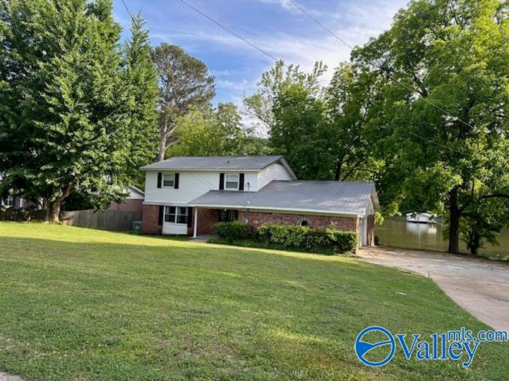 3405 Colonial Drive, Guntersville, AL 35976