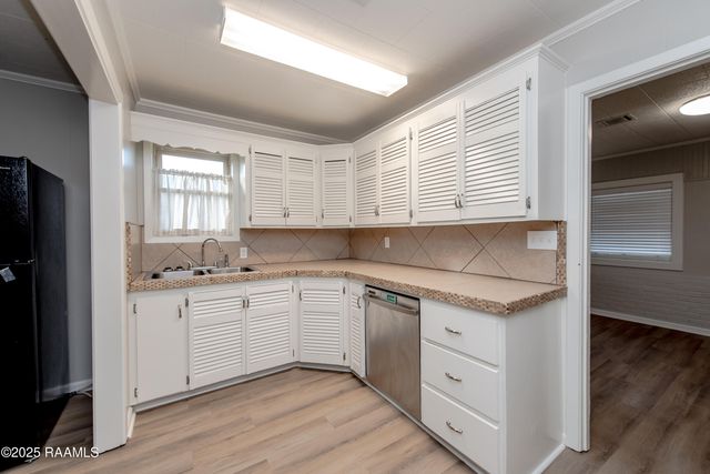 208 N Cunningham Street, Rayne, LA 70578