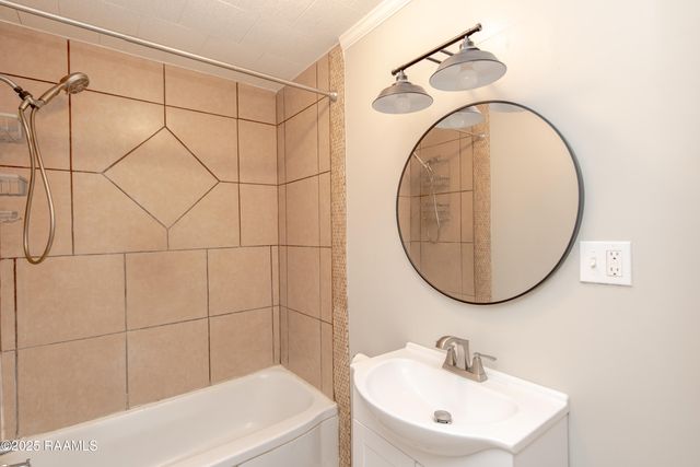 208 N Cunningham Street, Rayne, LA 70578