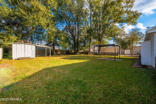 208 N Cunningham Street, Rayne, LA 70578