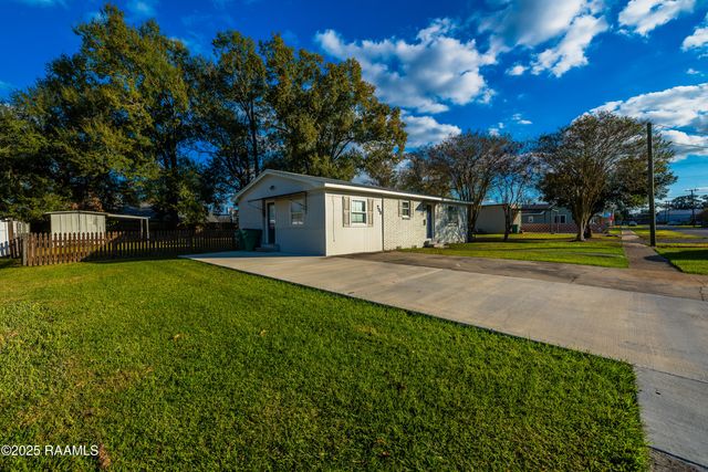 208 N Cunningham Street, Rayne, LA 70578