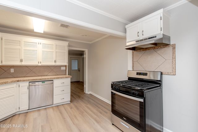 208 N Cunningham Street, Rayne, LA 70578