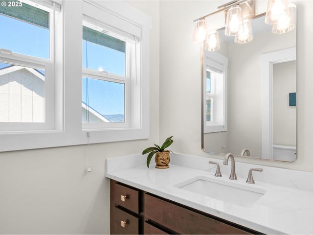 35680 BELLA RIDGE Loop, Astoria, OR 97103