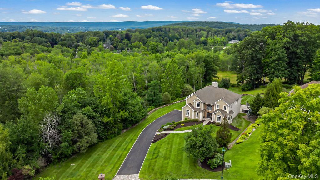 31 Greenwich Avenue, Central Valley, NY 10917 — exterior