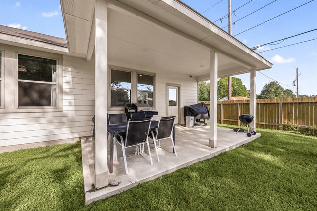 601 Burkett Street, Dayton, TX 77535