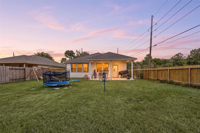 601 Burkett Street, Dayton, TX 77535