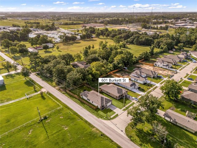 601 Burkett Street, Dayton, TX 77535