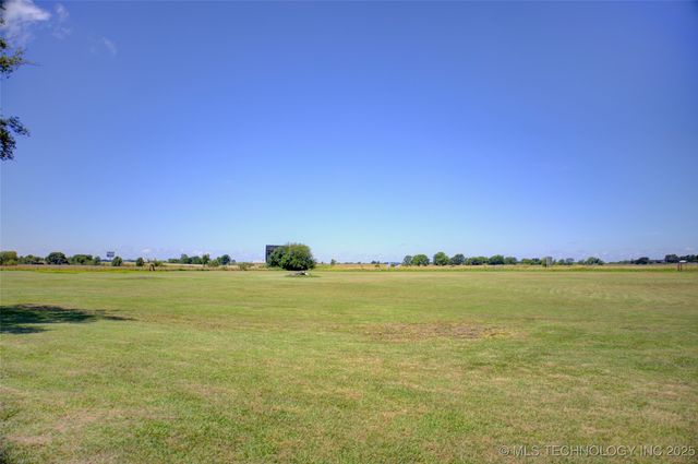 9449 S 74th Street W, Oktaha, OK 74450