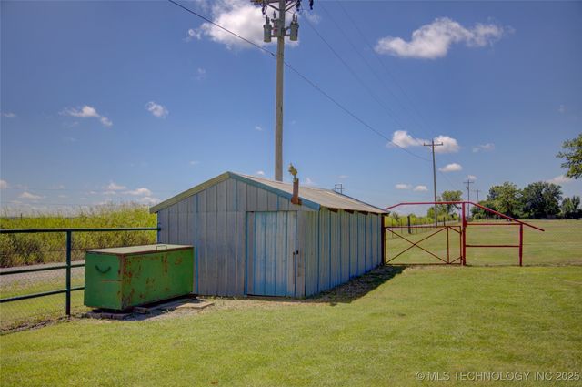 9449 S 74th Street W, Oktaha, OK 74450