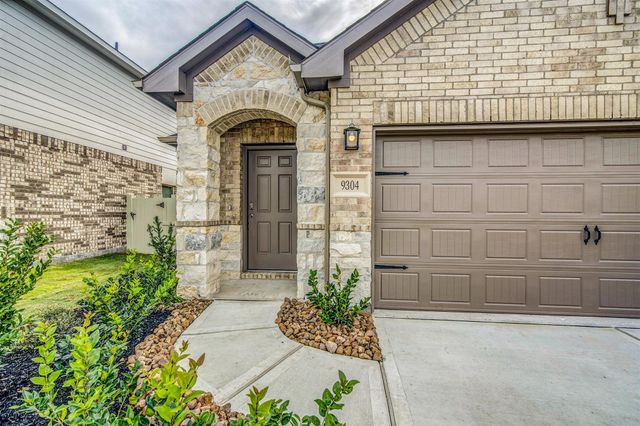 9304 Colonial Bent Court, Conroe, TX 77385