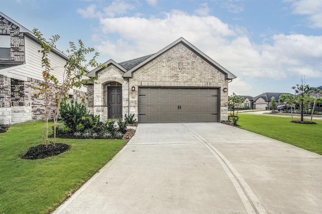 9304 Colonial Bent Court, Conroe, TX 77385