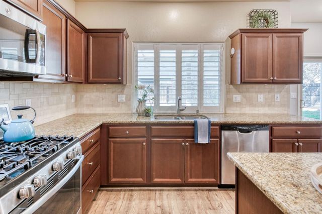 3341 N Pearwood Avenue, Fresno, CA 93727